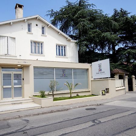 Gab House Hotel Bron Exterior photo