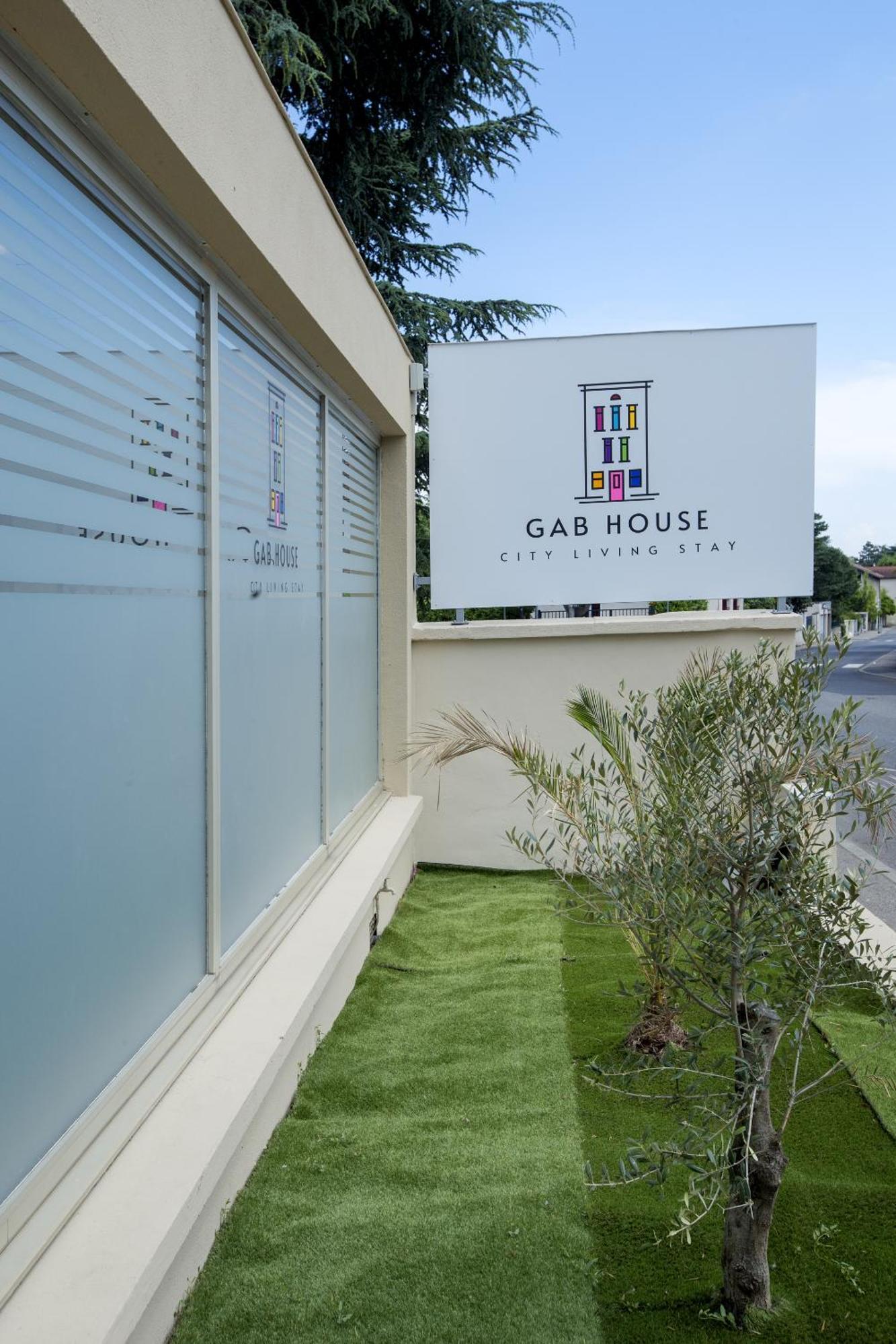 Gab House Hotel Bron Exterior photo